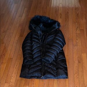 NWOT DKNY water-resistant puffer coat with a fixed bib